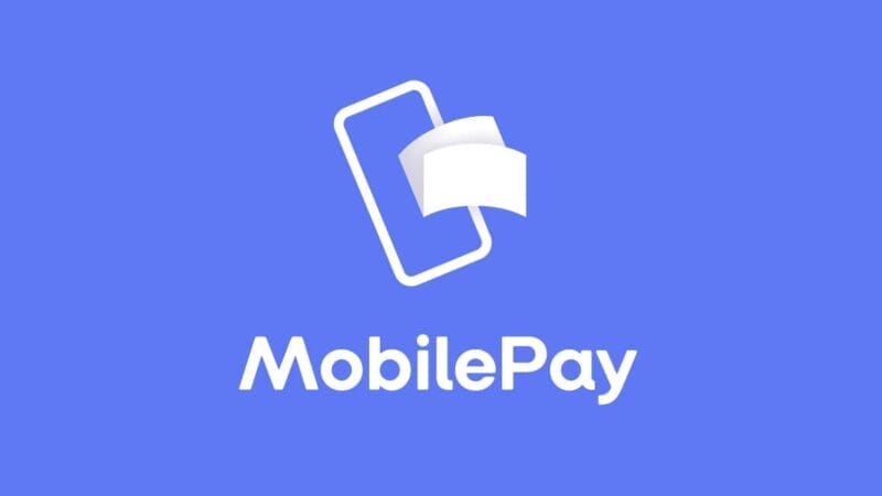 Logo for MobilePay med et stiliseret ikon af en smartphone og et hvidt kort på en blå baggrund. Teksten "MobilePay" er skrevet under ikonet med hvidt.